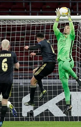 UEFA Avrupa Ligi'nde Ajax'a Roma çelmesi: 24 maçlık yenilmezlik serisi sona erdi!