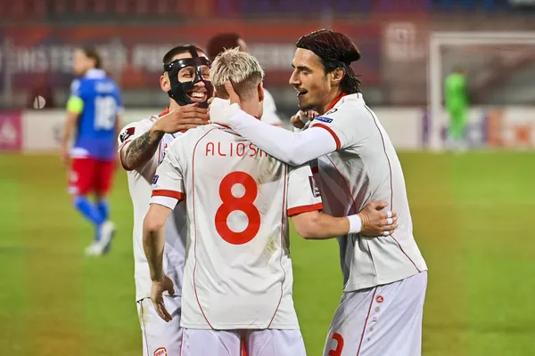 trabzonspora-yeni-joker-eski-ask-yeniden-alevlendi-1654770585139.jpg Trabzonspor'a yeni joker! Eski aşk yeniden alevlendi...-2