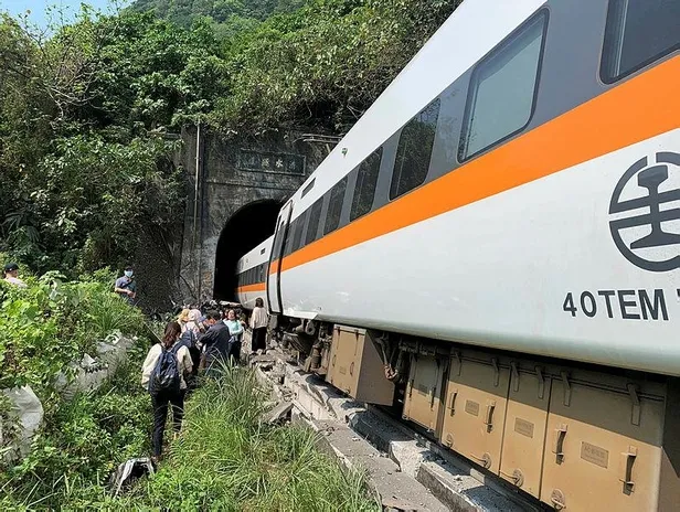 SON DAKİKA: Tayvan'da büyük felaket! Hualien bölgesinde tren raydan çıktı: 36 ölü, 60 yaralı-4