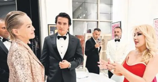 Sharon Stone'a Golden Globe International Icon Award'ın ödül gecesinde anlamlı hediye!