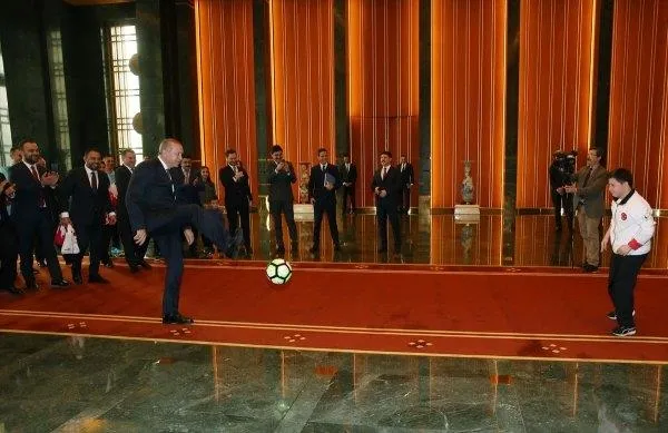 Cumhurbaşkanı down sendromlu sporcuları kabul etti-6