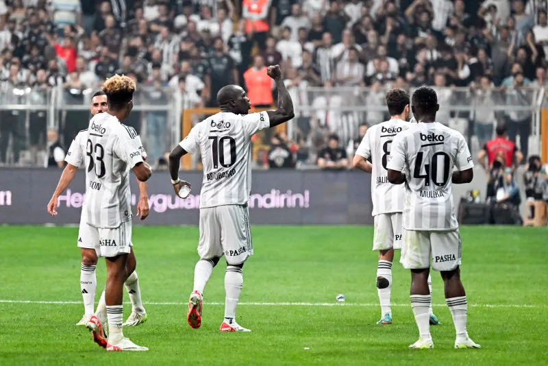 Beşiktaş Dinamo Kiev'i eledi ve gruplara kaldı! - 3
