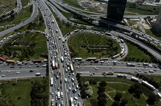 Son dakika: Tam kapanmaya saatler kala İstanbul'da trafik kilit! Yoğunluk yüzde 65!