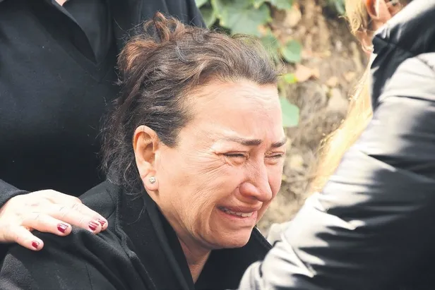Demet Akbağ’ın eşi Zafer Çika, gözyaşları ile uğurlandı-4