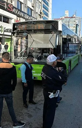 Adana'da cipteki kadınlar, yol vermediği iddiasıyla kadın otobüs şöförünü dövdü
