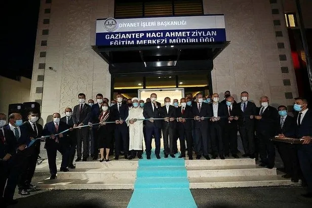 baskan-recep-tayyip-erdogan-gaziantepte-haci-ahmet-ziylan-egitim-merkezi-mudurlugunun-acilisini-yapti-1601140668023.jpeg Başkan Recep Tayyip Erdoğan, Gaziantep'te Hacı Ahmet Ziylan Eğitim Merkezi Müdürlüğü'nün açılışını yaptı-2