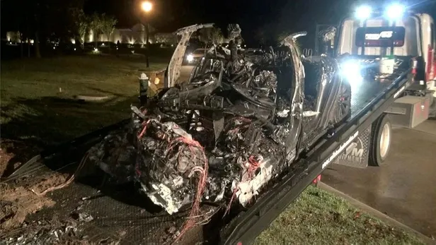 SON DAKİKA: Tesla'nın yaptığı kaza sonrası 5,6 milyar dolar kaybeden Elon Musk: Caddede şerit çizgileri yoktu-2