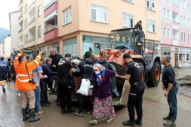 Batı Karadeniz'de sel felaketi! Başkan Erdoğan sel bölgesindeki valiler ve kaymakamlarla görüştü: Devlet seferber-17