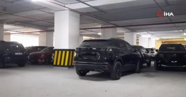 istanbulda-ibb-otoparkinda-skandal-goruntuler-ispark-degil-oto-pazari-stoklanan-onlarca-sifir-arac-goruntulend-1695234524366.jpeg İstanbul'da İBB otoparkında skandal görüntüler! İSPARK değil oto pazarı: Stoklanan onlarca sıfır araç görüntülendi-3