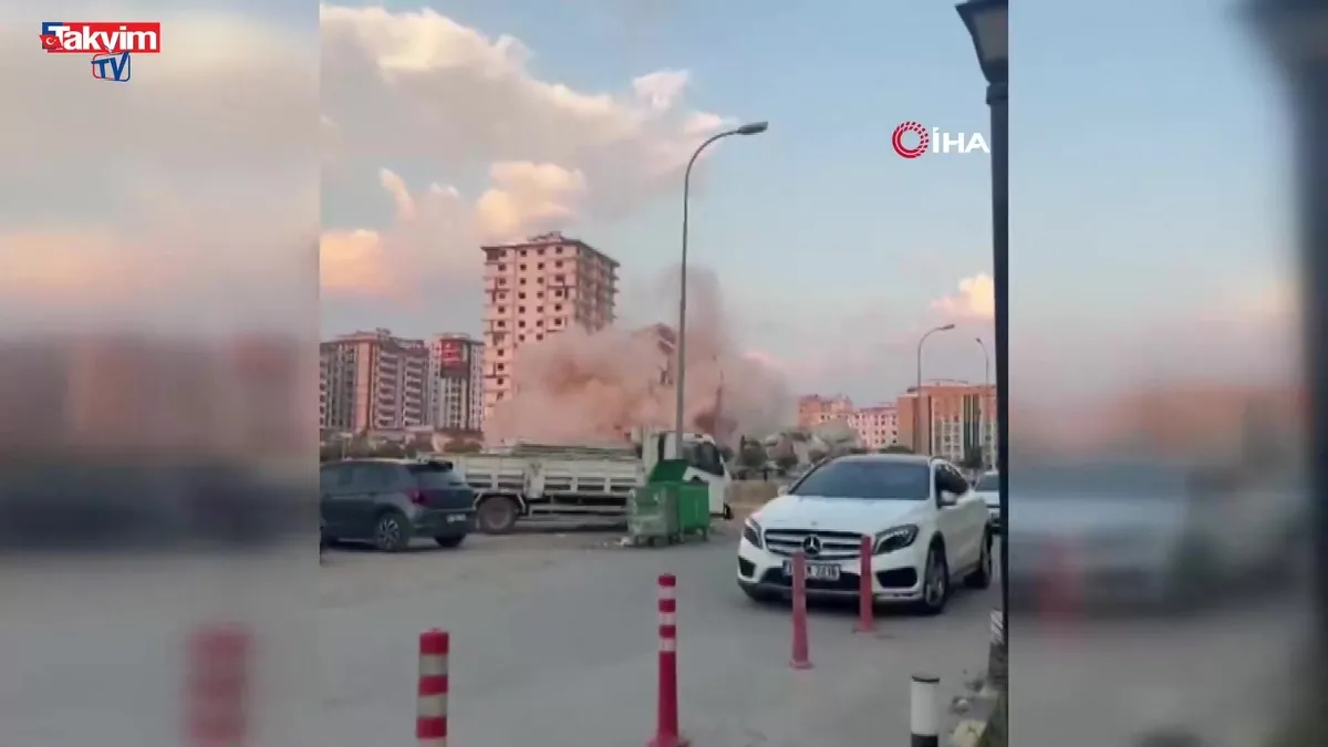 Kahramanmaraş’ta yıkım çalışmasındaki binanın çökme anı kamerada: Operatör göçük altında kaldı