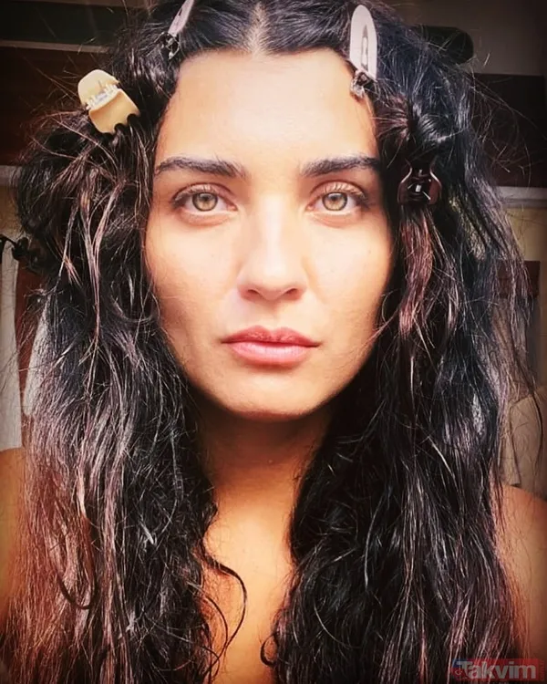 Tuba Büyüküstün’ün transparan elbisesine tepki yağdı! “Çıplaklık ne zamandan beri tarz oldu” Halit Ergenç’in partneri galada... - 6