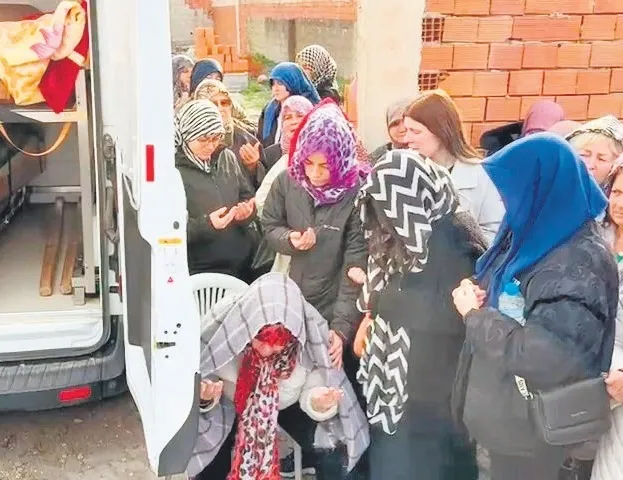 8 gündür kayıp olan Elif Kumal göletin dibindeki araçta bulundu! Acılı anne kızını son yolculuğuna uğurladı