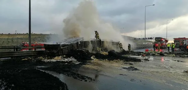 kuzey-marmara-otoyolunda-panik-anlari-tirin-dorsesi-alev-alev-yandi-1635610389496.jpeg Kuzey Marmara Otoyolu’nda panik anları! TIR’ın dorsesi alev alev yandı-2