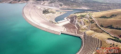 GÜNEYDOĞU ANADOLU PROJESİ: GAP bölgesinde teknik ve ekonomik olarak sulanabilir 10,6 milyon dekar arazinin yüzde 53'ünün şebeke inşaatı tamamlandı. Ana kanal...