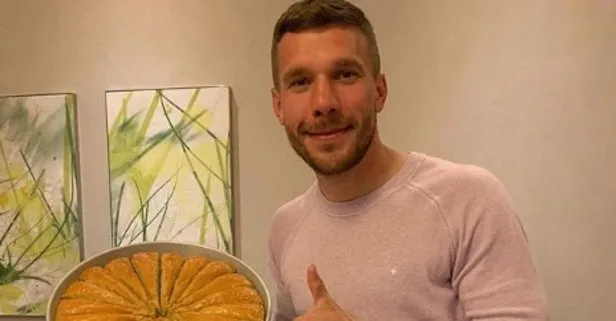 Antalyasporlu Lukas Podolski’den Gaziantep baklavasıyla ’evde kal’ çağrısı