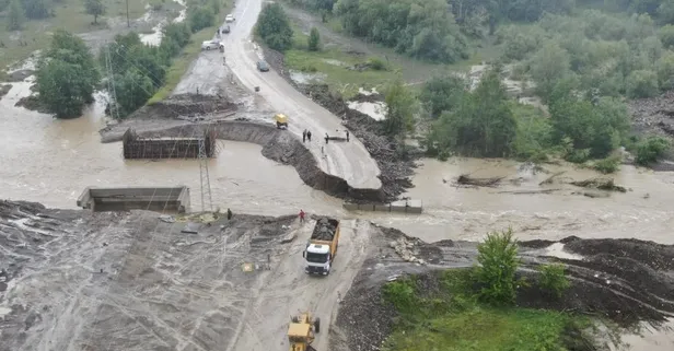 Sada Çayı'nın taşmasıyla yol çöktü: Cide ve Şenpazar ilçesinin Kastamonu’yla bağlantısı kesildi!