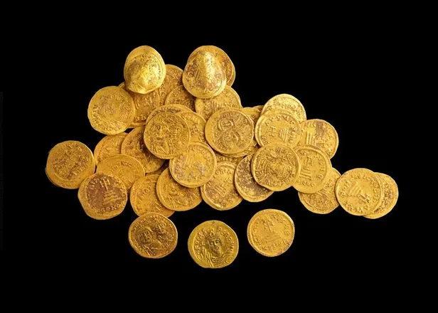 dunyanin-ayagini-yerden-kesecek-kesif-duvarin-icinden-oluk-oluk-altin-fiskiriyor-1687525237657.jpg Ayakları yerden kesecek keşif! Duvarın her yerinden oluk oluk altın fışkırıyor-4