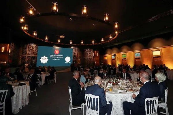 Başkan Recep Tayyip Erdoğan Ahlat Cumhurbaşkanlığı Külliyesi'nde sanatçılar ve gençlerle buluştu-1