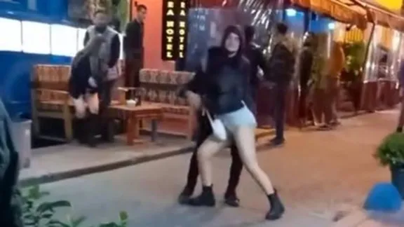 Taksim'de kadın kavgası!
