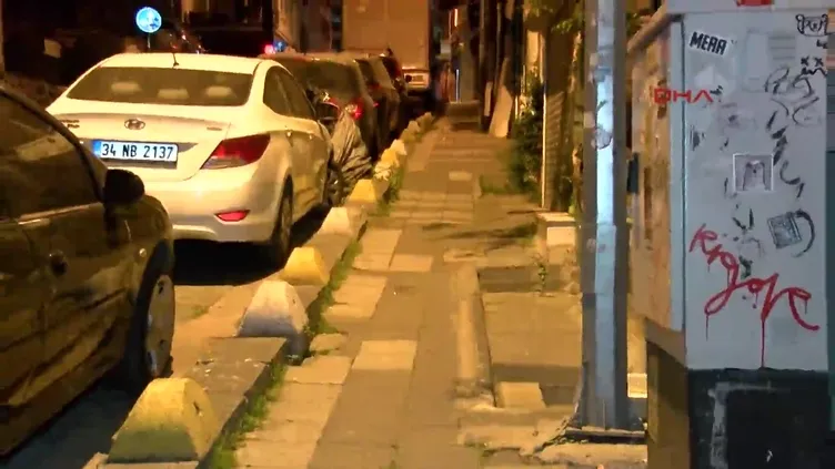 Son dakika: Kadıköy'de 8 yerinden bıçaklandı yoldan geçen taksici imdadına yetişti!