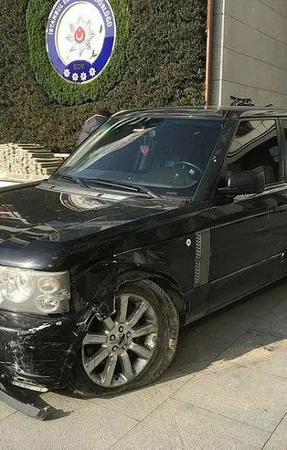 İstanbul'da nefes kesen kovalamaca! Polisten kaçan lüks cip ortalığı karıştırdı