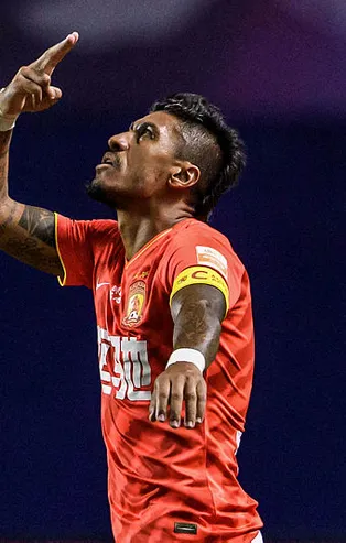 Galatasaray peşindeydi Fenerbahçe kapıyor! Paulinho savaşı