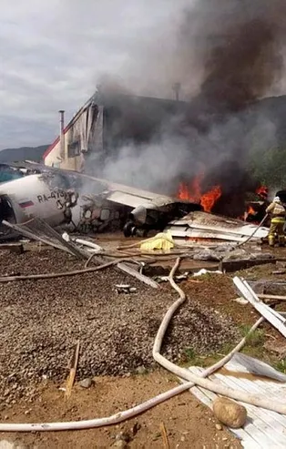 Son dakika: Rusya’da uçak sert iniş sonrası alev aldı