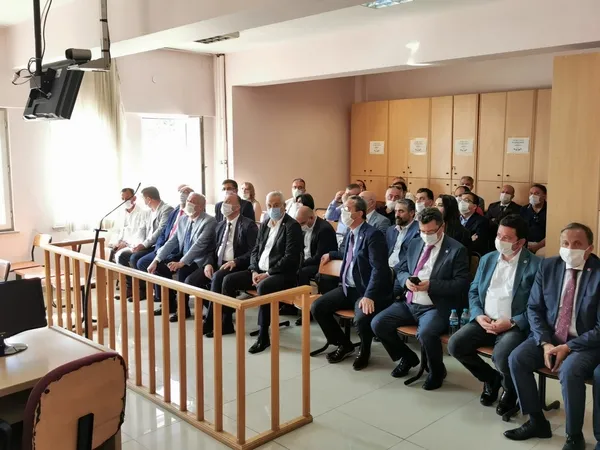 chpli-yalova-belediyesindeki-yolsuzluk-sorusturmasinda-flas-gelisme-iki-isim-daha-gozaltinda-1599121433282.jpg CHP'li Yalova Belediyesi'ndeki yolsuzluk soruşturmasında flaş gelişme! İki isim daha gözaltında-3