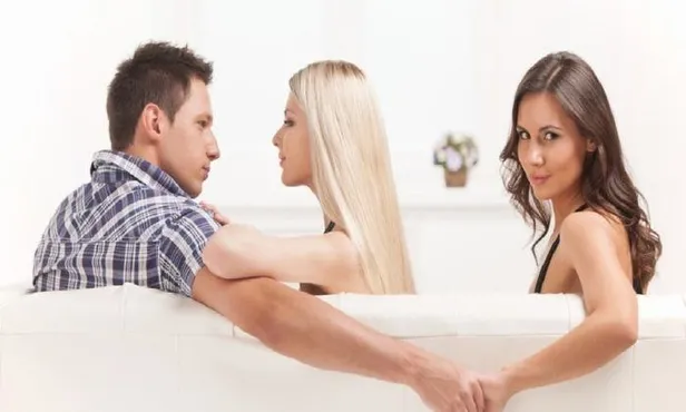 skandal-zengini-sosyete-dedikoduculari-son-gunlerde-bu-giybetle-calkalaniyor-1645037896101.jpeg Skandal zengini! "Sosyete dedikoducuları" son günlerde bu gıybetle çalkalanıyor-2