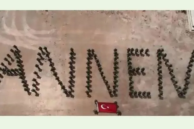 Suriye sınırında görevli Mehmetçik'ten, 'Annem' koreografisi