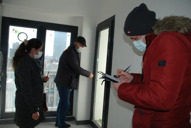 chpnin-deprem-konutlari-teslim-edilmedi-yalani-elinde-patladi-anahtarini-alan-izmirli-depremzedeler-yeni-evler-1642430309908.jpeg CHP'nin 'deprem konutları teslim edilmedi' yalanı elinde patladı: Anahtarını alan İzmirli depremzedeler yeni evlerini gezdi-7