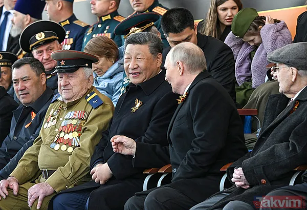 Putin Şi Cinping’i yanına aldı gövde gösterisi yaptı! Moskova’da Zafer Günü: Trump’a “altın kubbe” mesajı | Türk İHA'ları da sergilendi - 14