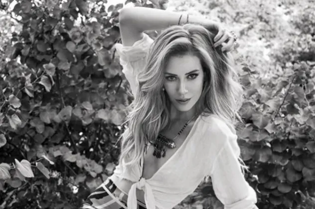 Sinem Kobal'a şok!