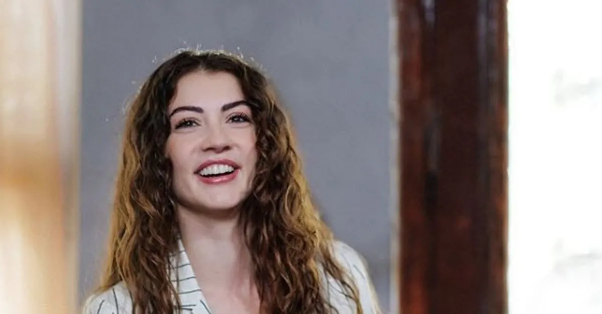 burcu ozberk in estetiksiz hali sosyal medyayi salladi guzelligiyle herkesi buyuleyen burcu ozberk i bir de boyle gorun galeri takvim