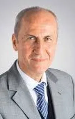 Hürriyet'ten FETÖ'cünün kitabına güzelleme