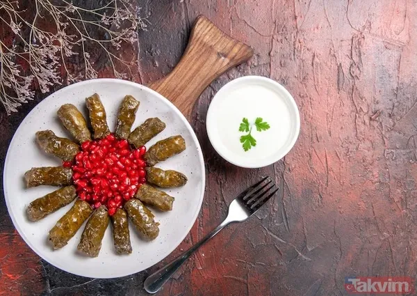 ☕ Çay Bardağıyla Sarma Nasıl Pişirilir? Bu Yöntemde Tek Yapmanız Gereken Şey Oldukça Basit: Tencerenin Tam Ortasına Bir Çay Bardağını Ters Çevirerek...