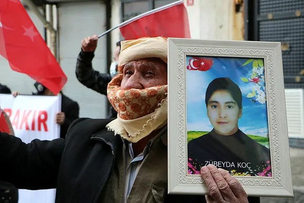 hakkaride-pkknin-cocuklarini-kacirdigi-ailelerin-acisi-yurek-dagliyor-agabeyim-olduruldu-kardesim-cocuk-yasta-kacirildi-1639657131721.jpg