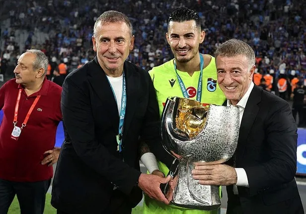 1659224437227.jpeg Trabzon Olimpiyat Stadı'ndaki kupa koleksiyonuna bir yenisini daha ekledi! Avcı ise 1.5 yılda 3 kupa kazandı-3