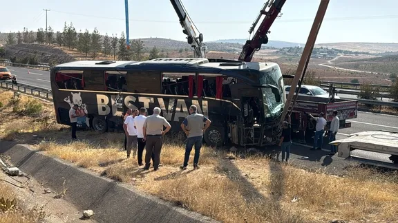 Şanlıurfa'da kaza: 27 yaralı - VİDEO