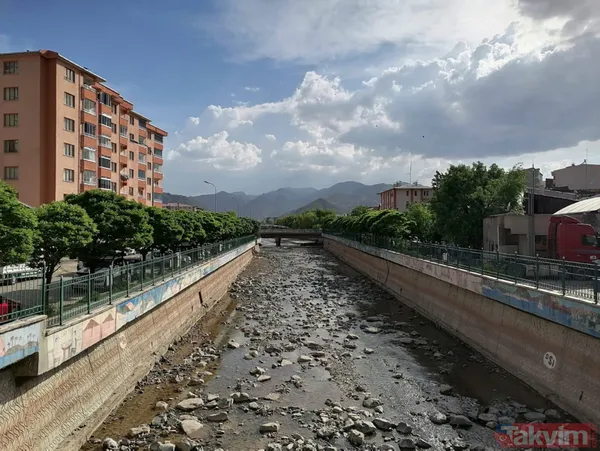 İlk defa oldu! Çoruh Nehri'ni besleyen Oltu Çayı baharde debisinin artması gerekirken kurudu - 9