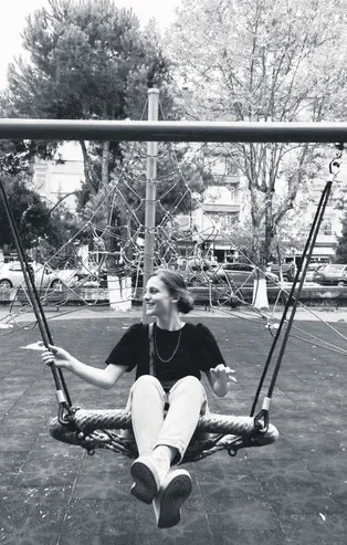 Trabzon'da otomobilin çarptığı genç kız öldü, arkadaşı yaralandı