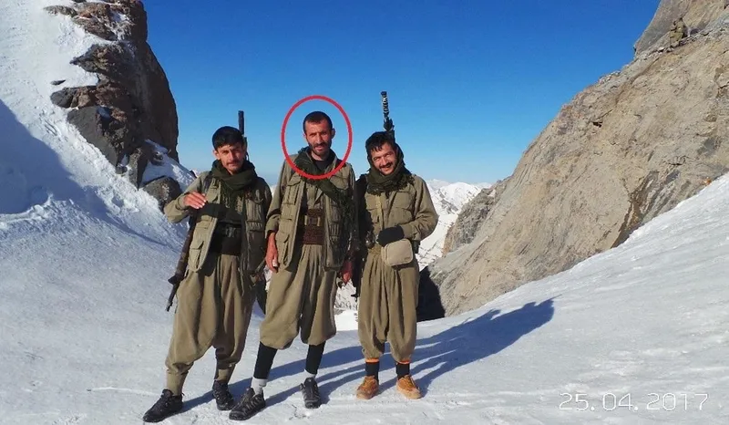 PKK/KCK sözde Gever (Hakkari) Eyalet Sorumlusu Sefkan Amed kod Serkan Nazlier terör örgütü üyeleriyle (Takvim.com.tr/Arşiv)