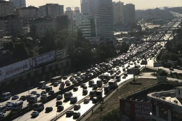 İstanbul'da bayram trafiği başladı!
