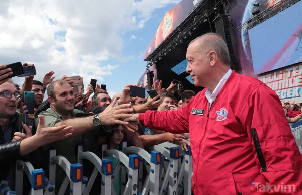 Cumhurbaşkanı Recep Tayyip Erdoğan TEKNOFEST'i ziyaret etti - 15