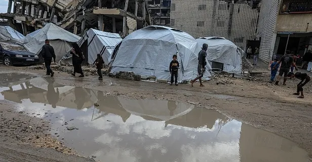 Gazze'de durum felaket! Tıbbi çadırlar da su altında kaldı