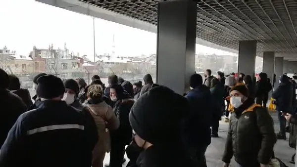 istanbulda-iett-kazalari-kar-esareti-simdi-de-metro-arizasi-ibbnin-cokusu-1643280375490.jpg İstanbul'da İETT kazaları kar esareti şimdi de metro arızası! İBB'nin çöküşü...-4