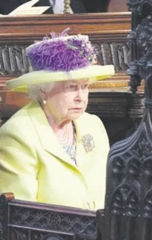 Kraliçe Elizabeth, Edinburgh Dükü Prens Philip'in ehliyetini polise teslim etti