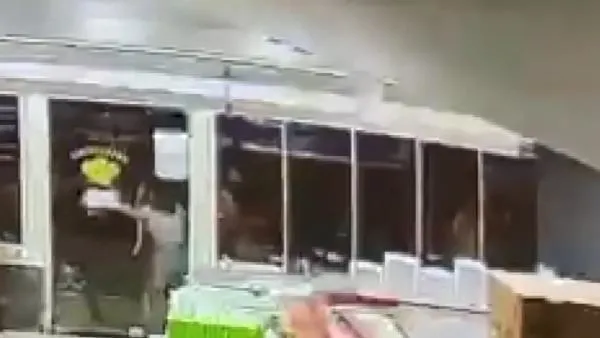 esenyurtta-kiz-kacirma-kavgasi-4-yarali-1685807641800.jpeg Esenyurt'ta kız kaçırma kavgası: 4 yaralı-2