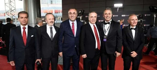 ’Futbolun Süperleri’ ödüllerini aldı!