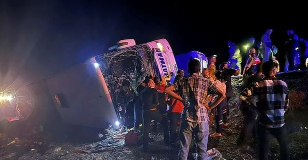 Şanlıurfa’da yolcu otobüsü yan yatarak şarampole devrildi: 20 yaralı
